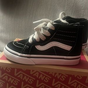 Like new: Sk8 Hi Zip Black and White Vans in Size 8.